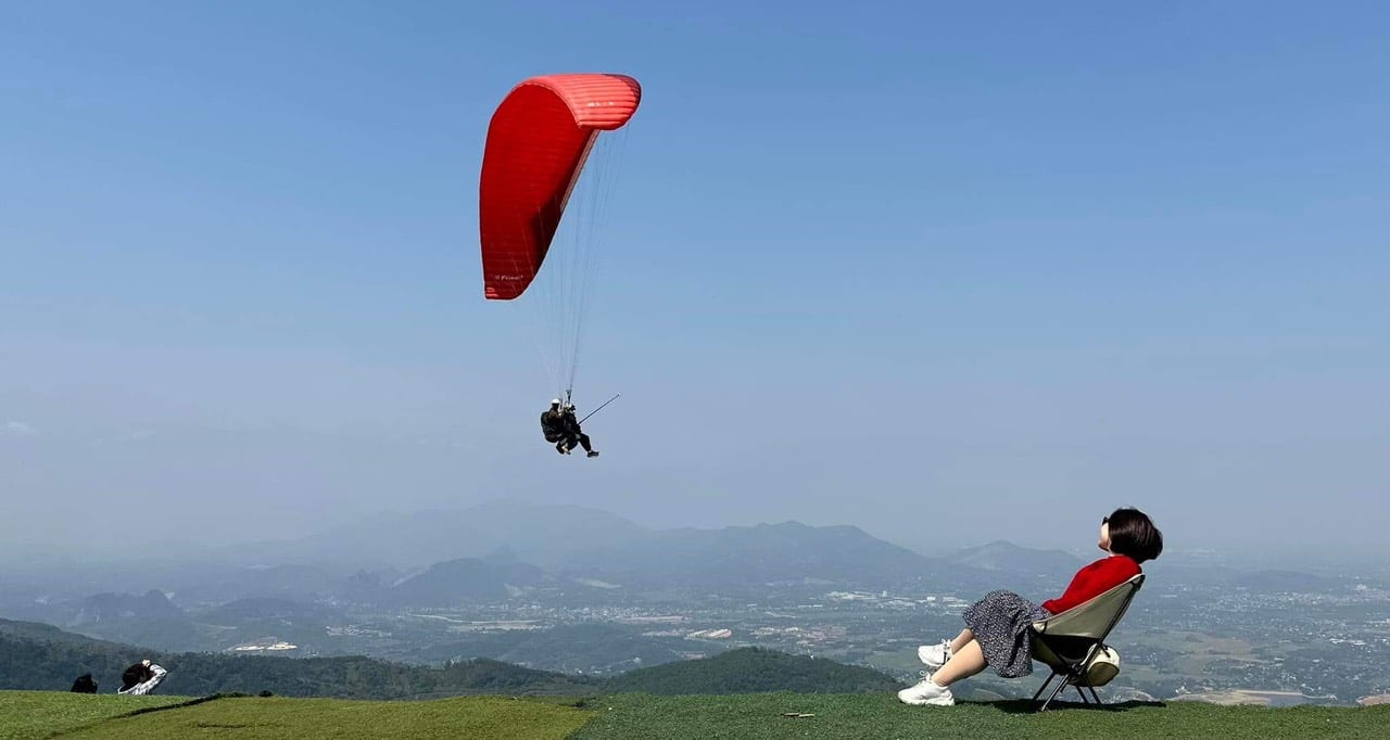 Ha Noi Sky Tour: Paragliding