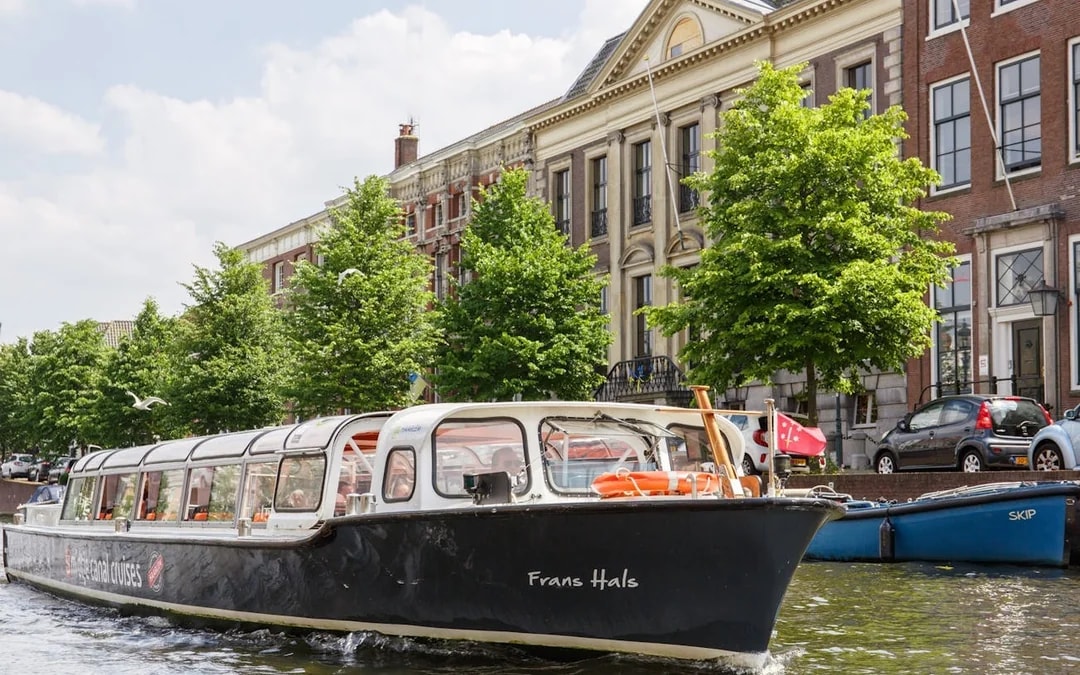 Haarlem Canal Dinner Cruise with Freshly Baked Nolita Pizza Delivered On Board Image 2