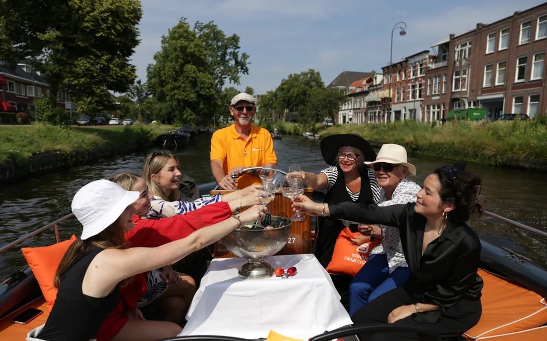 Haarlem Open-Boat Canal Cruise with Live Skipper Commentary Image 3