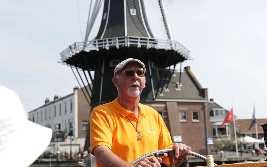 Haarlem Open-Boat Canal Cruise with Live Skipper Commentary Image 6