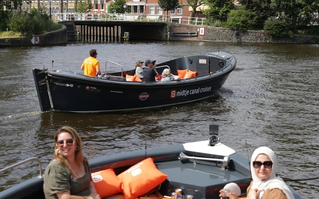Haarlem Open-Boat Canal Cruise with Live Skipper Commentary Image 8