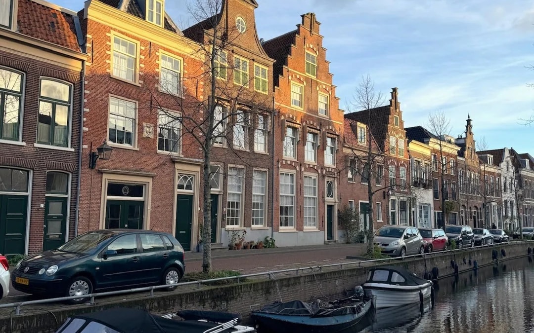 Haarlem Open-Boat Canal Cruise with Live Skipper Commentary Image 9