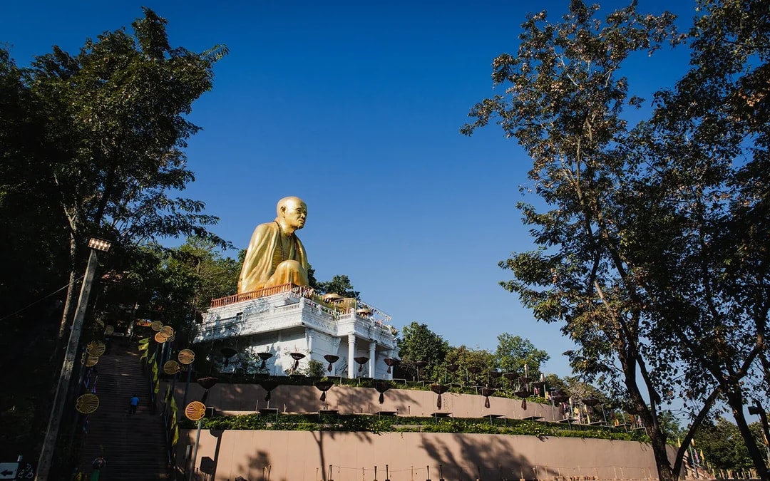 From Chiang Mai: Doi Suthep, Wat Umong, and Wat Pha Lat Sunrise Guided Tour with Hotel Transfers 
 Image 8