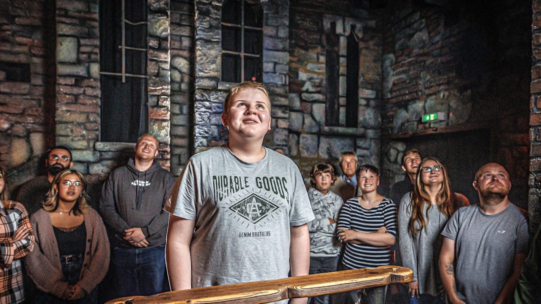 Visitors watching a performance at Hamburg Dungeon.
