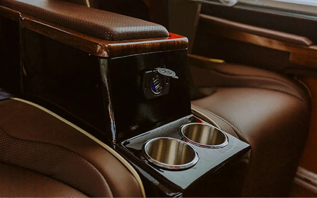 Hanoi Noi Bai Airport Meet & Greet Fast-Track Immigration with Private Transfer to Ha Long Image 2