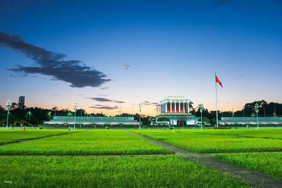 Hanoi: Skip-the-Line Entry to Ho Chi Minh Mausoleum & Museum