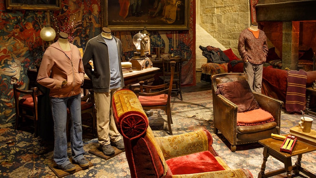 Models in Gryffindor common room set during Harry Potter London tour.