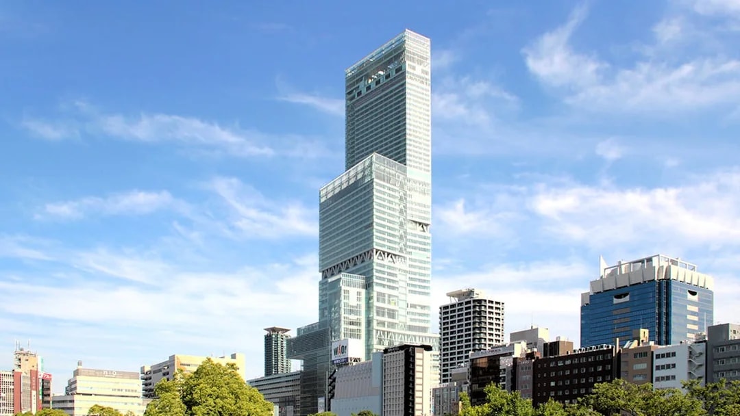 Harukas 300 Observatory building in Osaka, Japan, towering above cityscape.