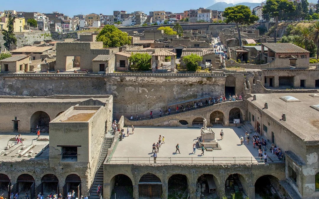 Herculaneum Priority-Entry Guided Tour with an Archaeologist Image 6