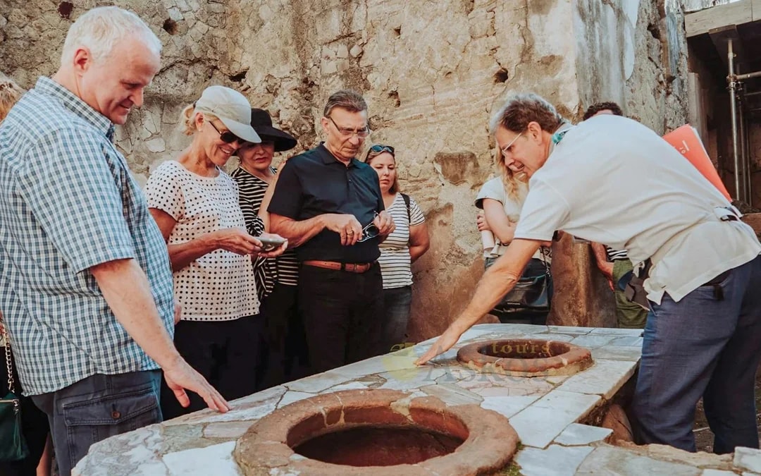 Herculaneum Priority-Entry Guided Tour with an Archaeologist Image 9