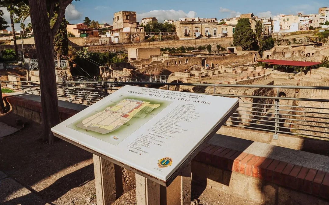 Herculaneum Guided Tour with Skip-the-Line Tickets Image 3