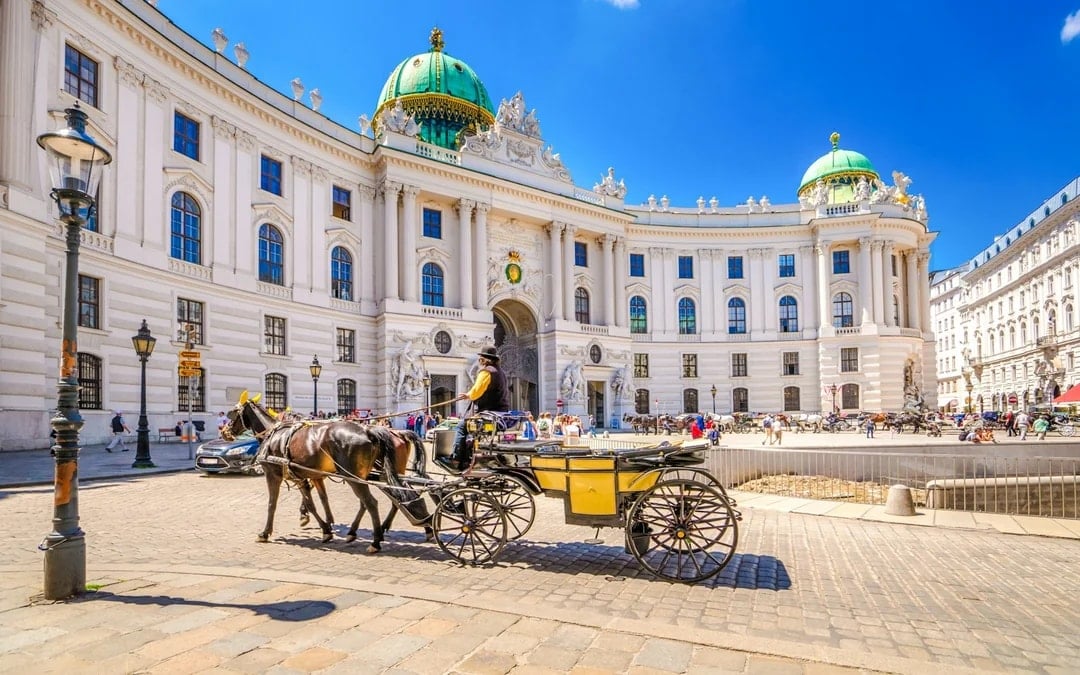 Hofburg Palace Skip-the-Line Guided Tour: Sisi Museum & Imperial Apartments