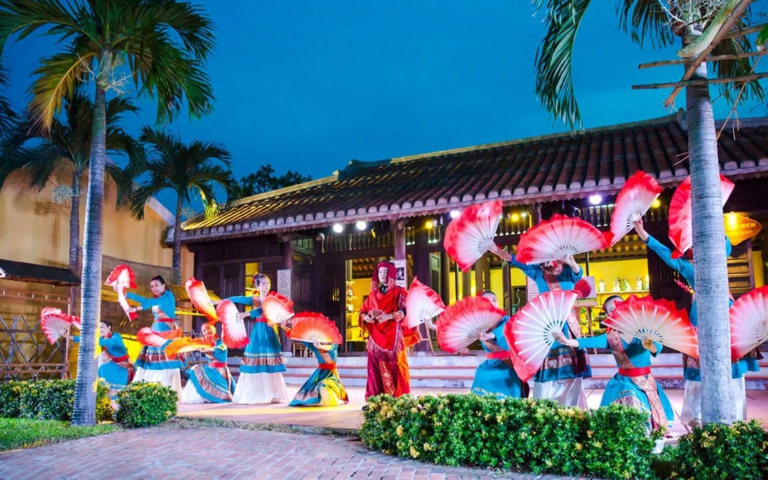 Hoi An Memories Show Tickets with Dinner Buffet Image 1