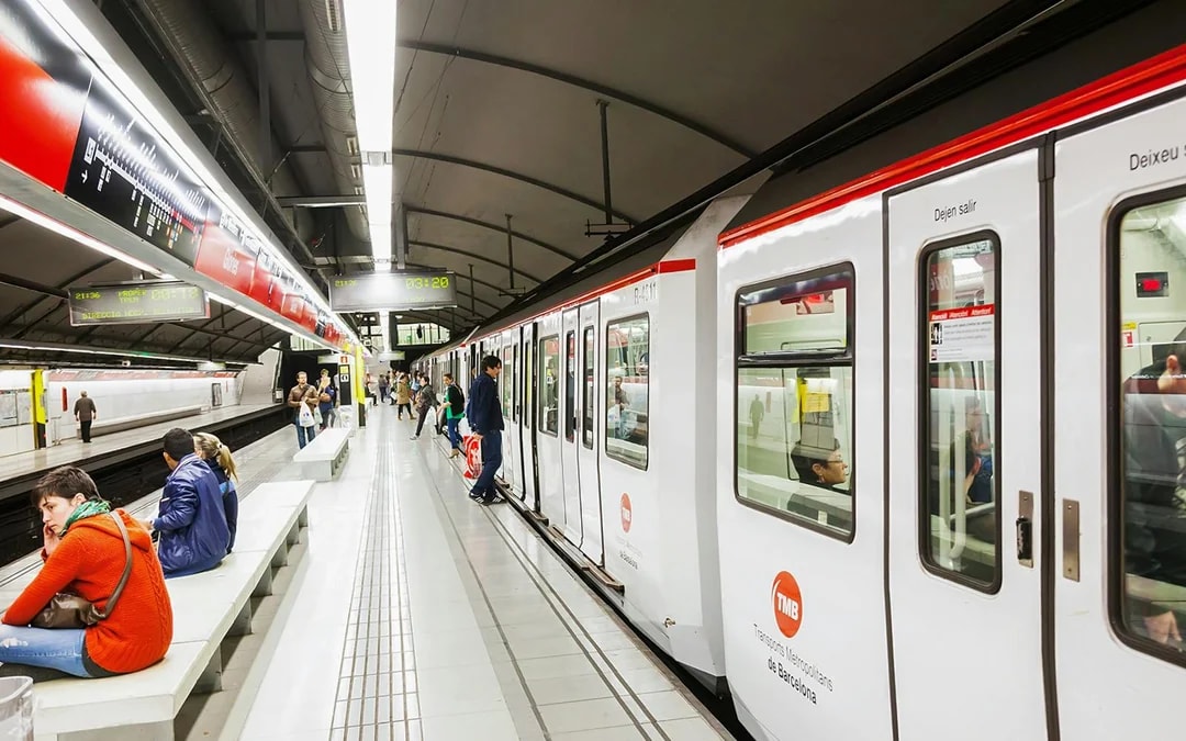 Hola Barcelona Travel Card: Unlimited Public Transportation Image 6