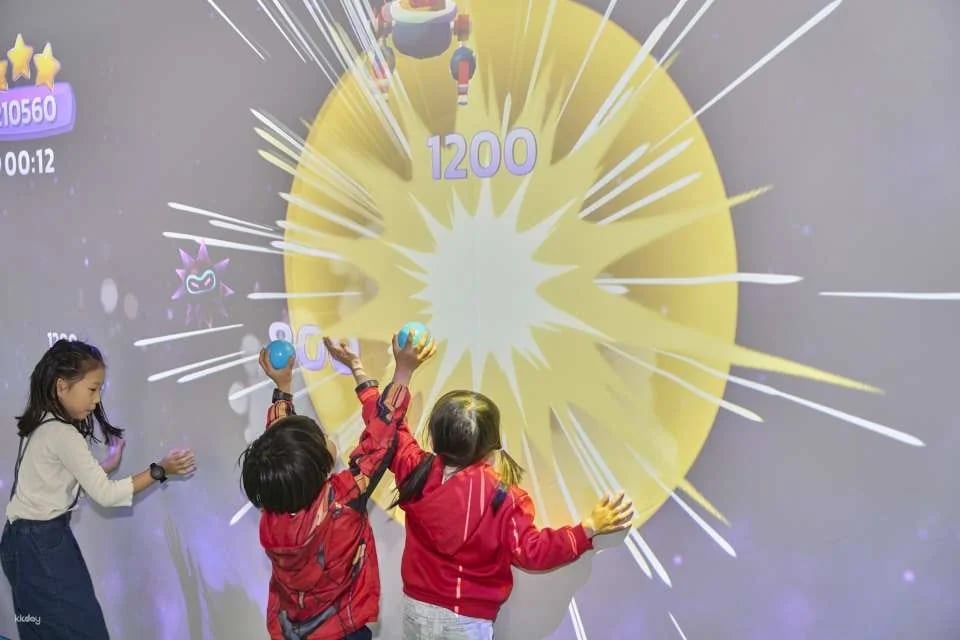 Hong Kong's First AI-Powered Mixed Reality Indoor Children's Playground: Ganarova 90-Minute Admission (1 Adult + 1 Child) | Complimentary Non-slip Socks for Kids