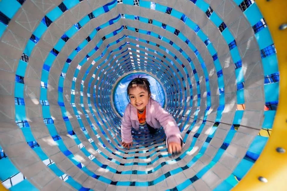 Hong Kong's First AI-Powered Mixed Reality Indoor Children's Playground: Ganarova 90-Minute Admission (1 Adult + 1 Child) | Complimentary Non-slip Socks for Kids