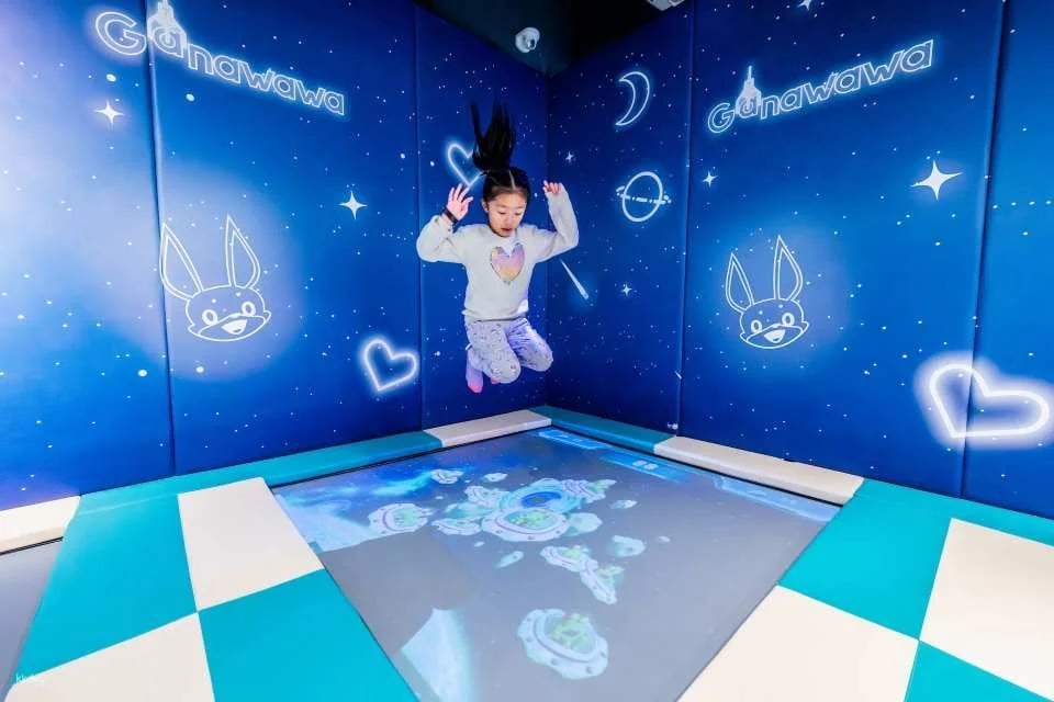 Hong Kong's First AI-Powered Mixed Reality Indoor Children's Playground: Ganarova 90-Minute Admission (1 Adult + 1 Child) | Complimentary Non-slip Socks for Kids