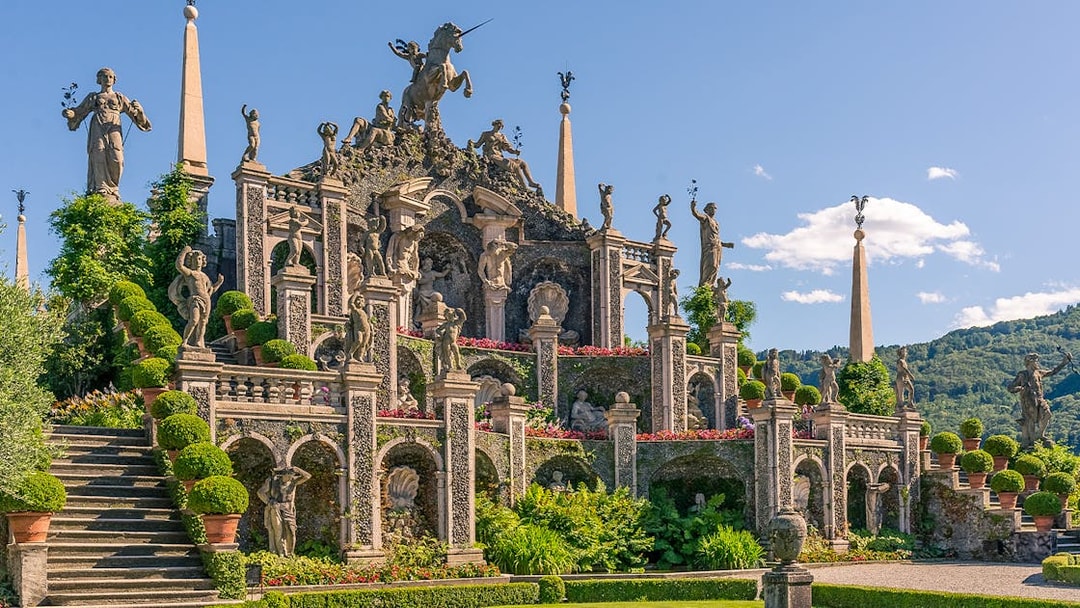 Isola Bella garden statues and architecture on the Hop-on Hop-off Isole Borromee tour.