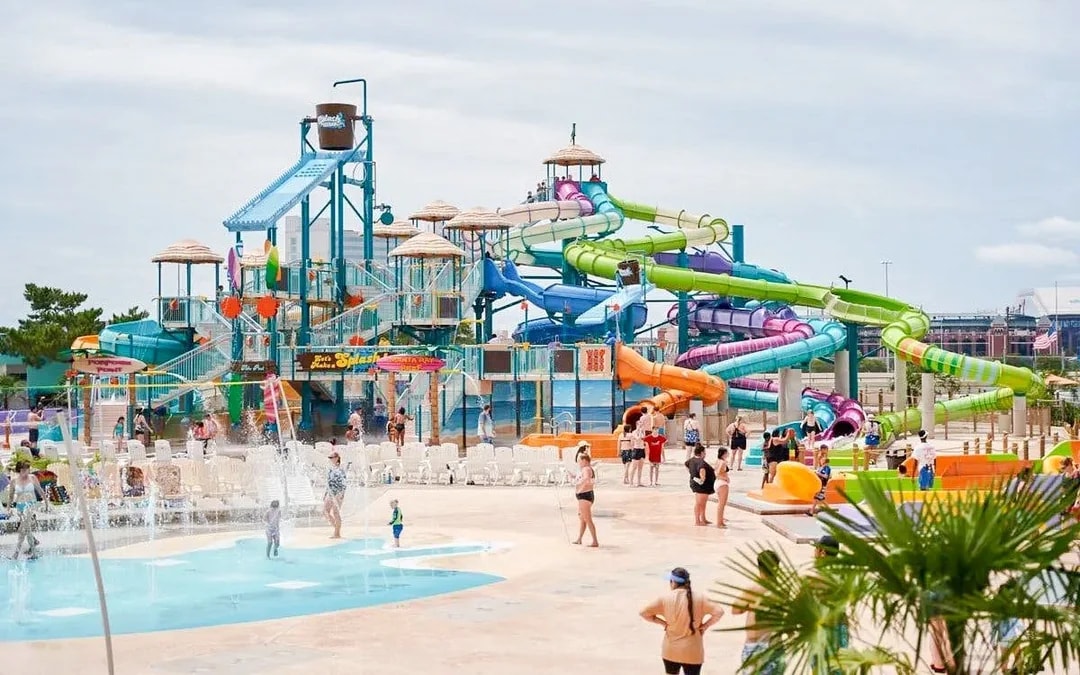 Hurricane Harbor Arlington One Day Ticket Image 7