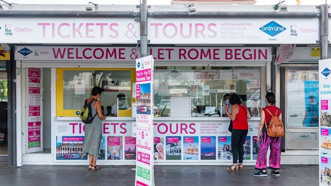 Ticket booth for I Love Rome Hop-On Hop-Off Tour in Rome.
