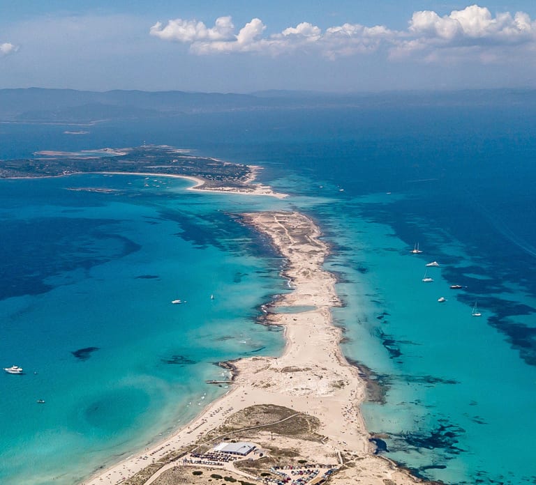 Ibiza: Platja d'en Bossa Round-Trip Transfer to Formentera