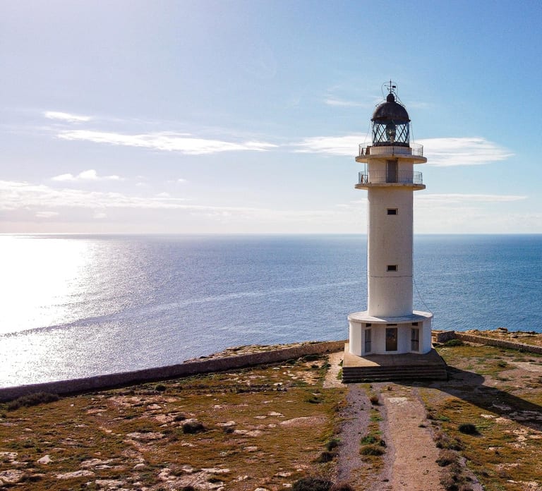 Ibiza: Platja d'en Bossa Round-Trip Transfer to Formentera