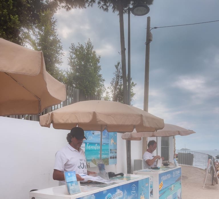 Ibiza: Platja d'en Bossa Round-Trip Transfer to Formentera