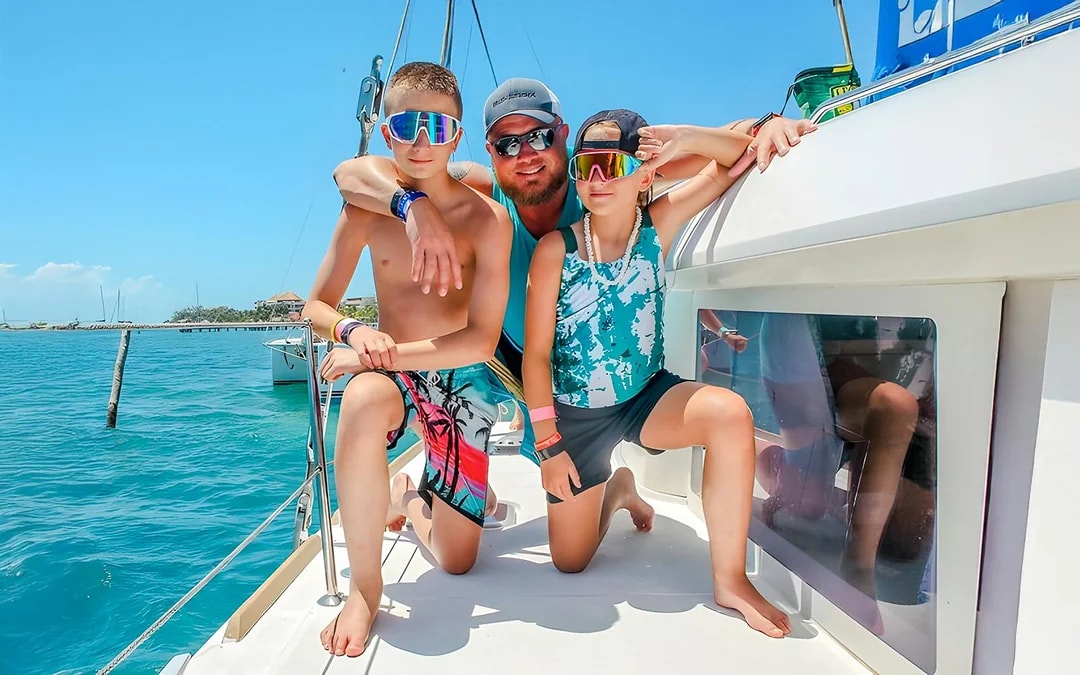 Isla Mujeres Catamaran Tour with Open Bar, Snorkelling and Buffet Image 9