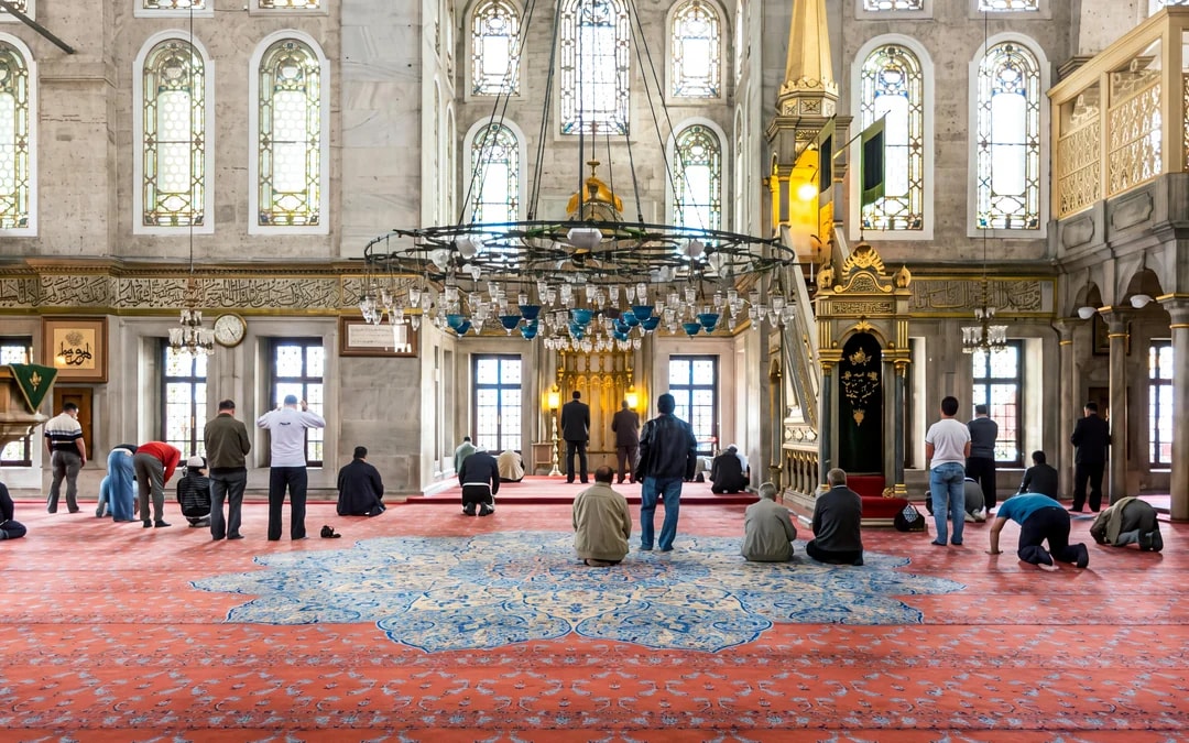 Istanbul: Bosphorus Sightseeing Cruise with Pierre Loti Cable Car & Guided Neighborhood Tour Image 3