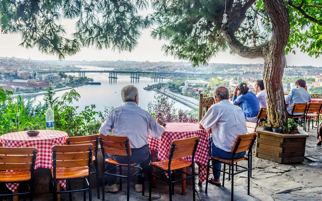 Istanbul: Bosphorus Sightseeing Cruise with Pierre Loti Cable Car & Guided Neighborhood Tour Image 8