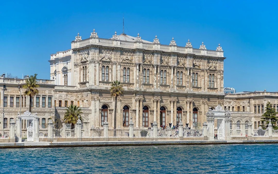 Istanbul Golden Horn and Bosphorus Sightseeing Cruise with Guide Image 5