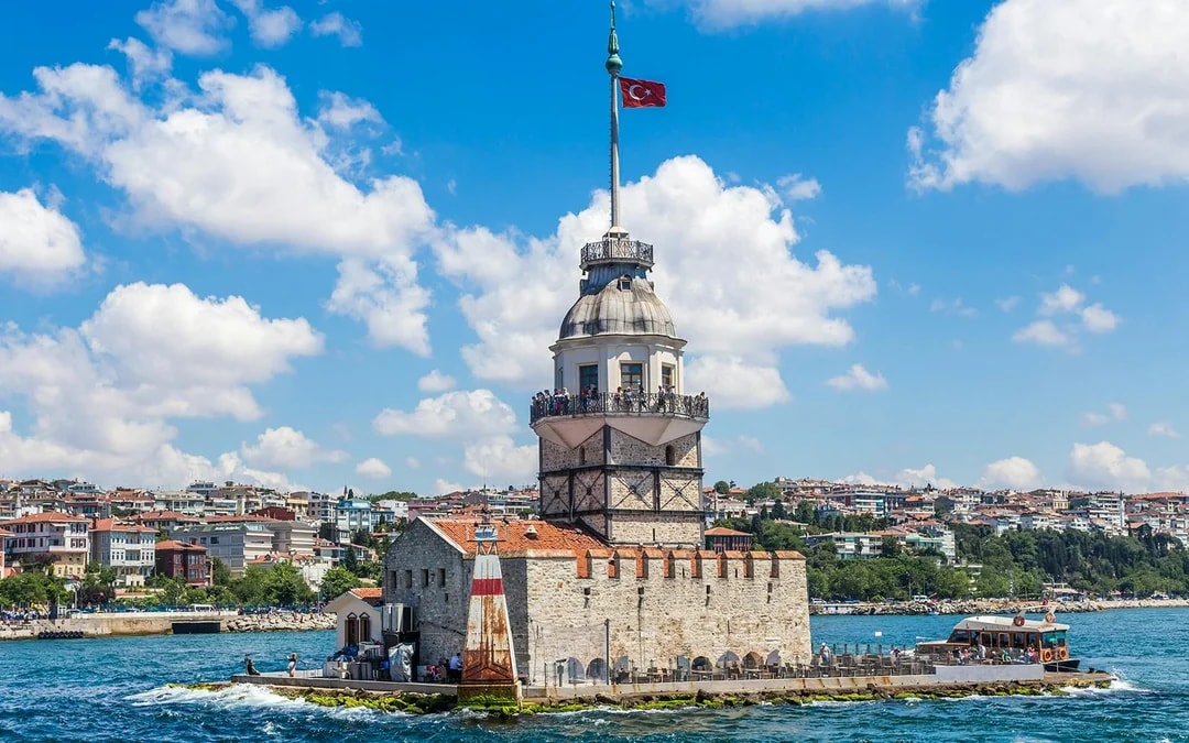 Istanbul Golden Horn and Bosphorus Sightseeing Cruise with Guide Image 8