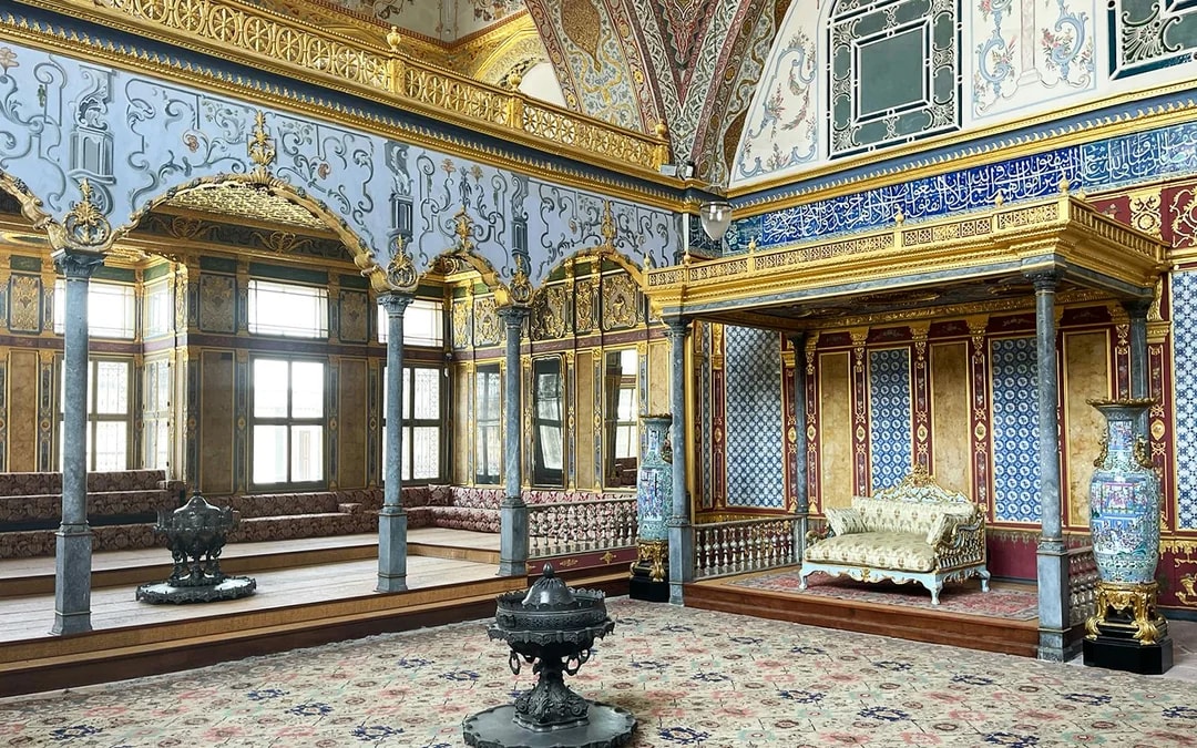 Istanbul Super Combo: Topkapi Palace + Hagia Sophia + Basilica Cistern Skip-the-Line Tickets
 Image 8