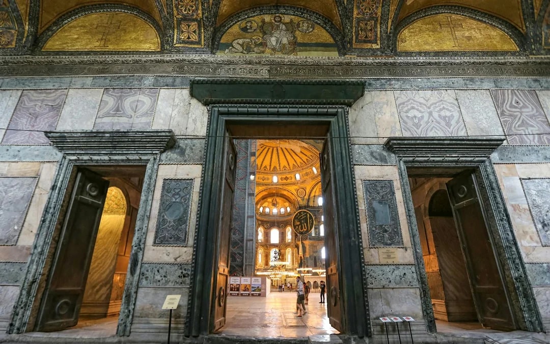 Istanbul Super Combo: Topkapi Palace + Hagia Sophia + Basilica Cistern Skip-the-Line Tickets
 Image 10