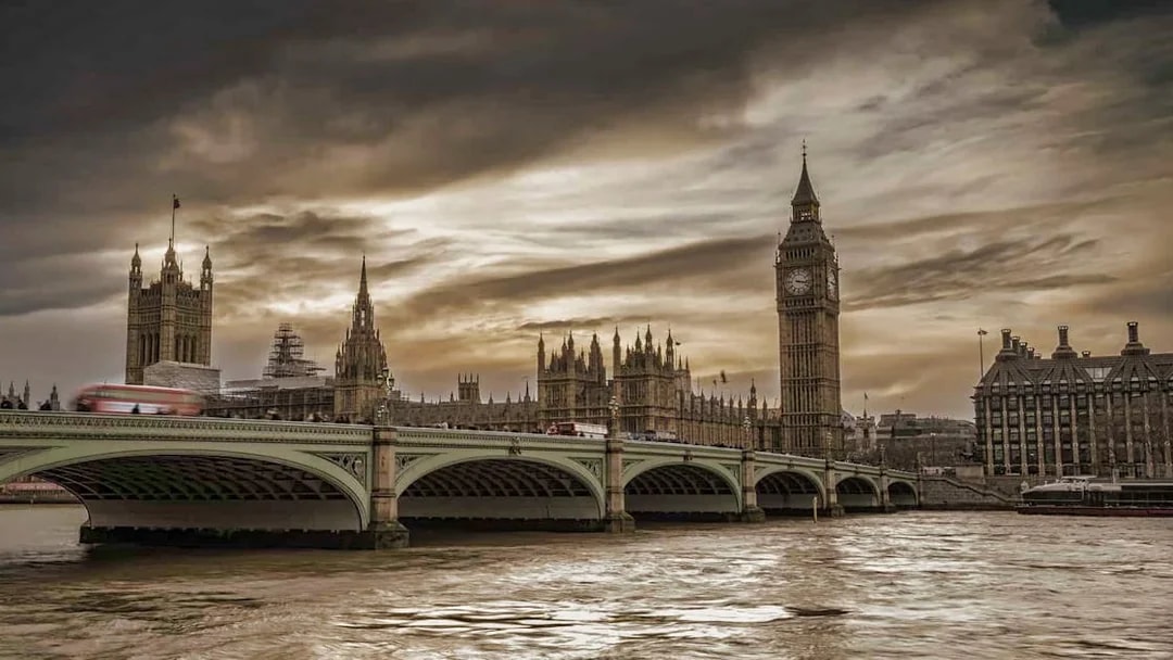 Westminster Bridge and Big Ben at dusk, London, for Jack The Ripper & Haunted London Tour.
