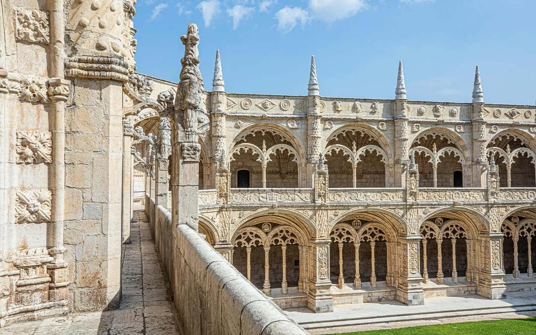 Jerónimos Monastery Skip-the-Line Guided Tour Image 6