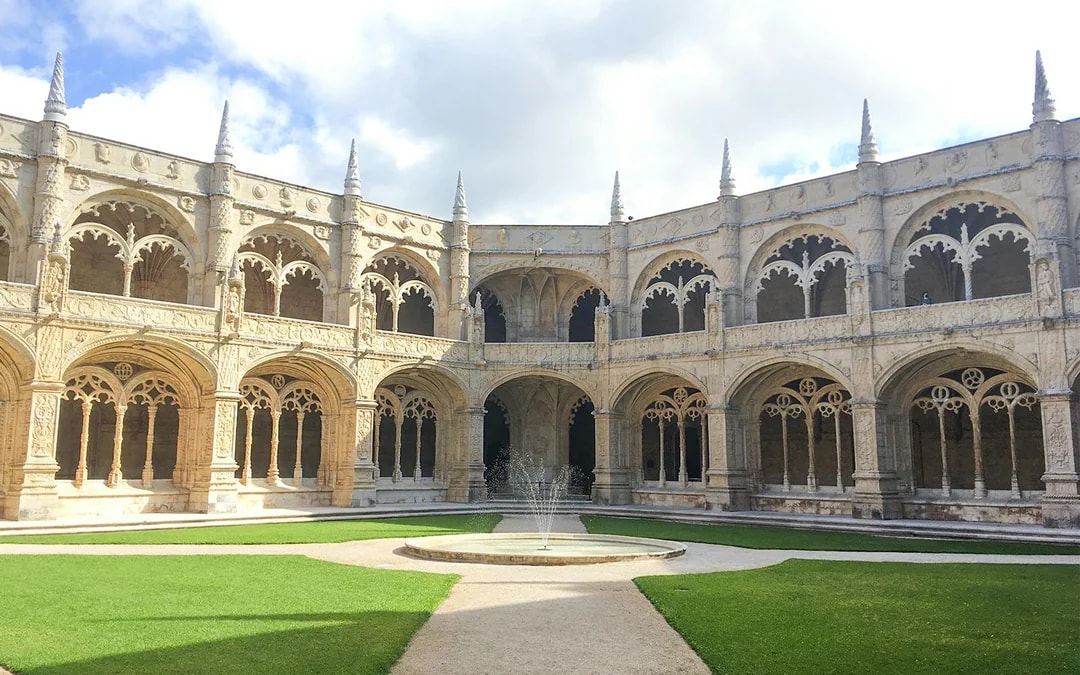 Jerónimos Monastery Skip-the-Line Guided Tour Image 1