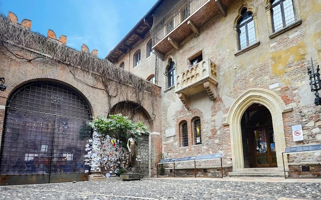 Juliet’s House and Balcony Skip the Line Ticket with Audio Guide
