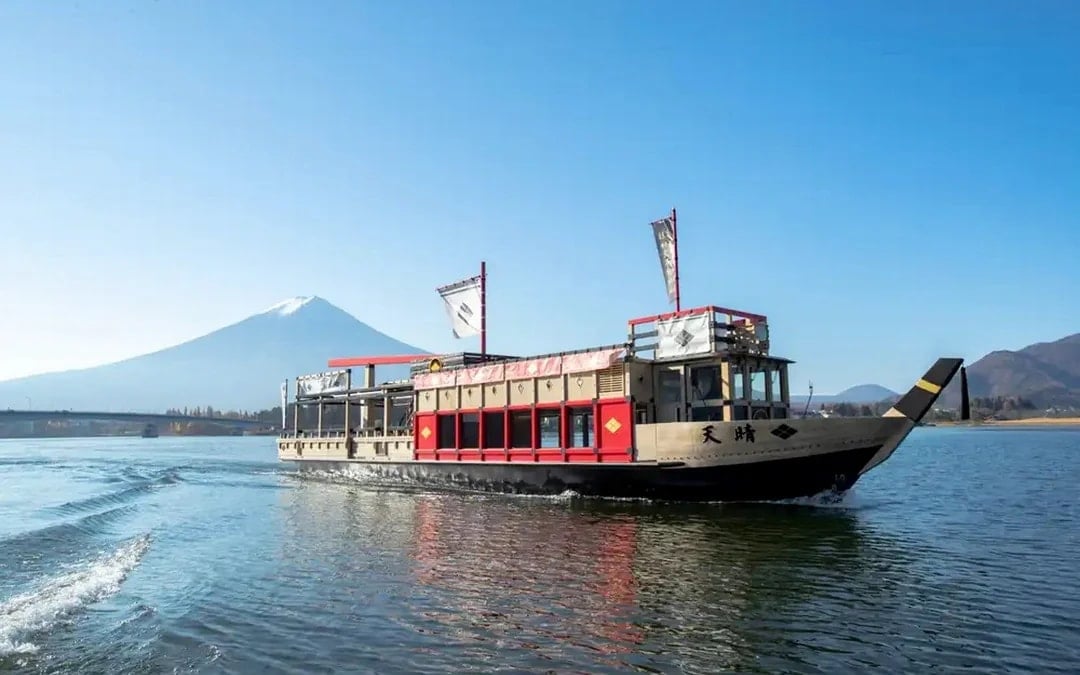 Kawaguchiko sight-boat “Appare” + Mt. Fuji Panorama Ropeway + 2-day bus pass