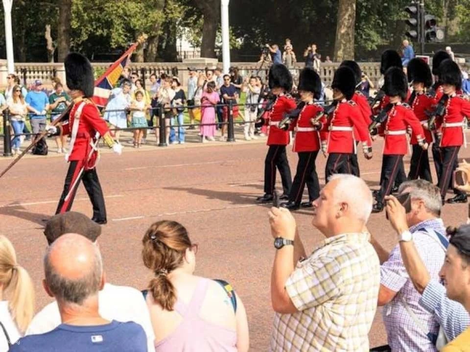 Kensington Palace and Westminster Walking Guided Tour