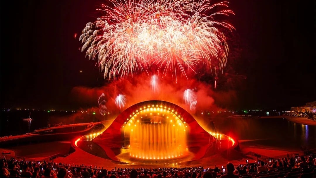 Kiss of the Sea Show With Lunch/Dinner Options