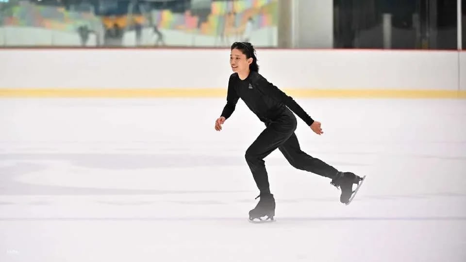 [KKday Exclusive 20% Off] Taipei｜Chung Tai Lo Life Aurora Ice Rink｜Skating Combo