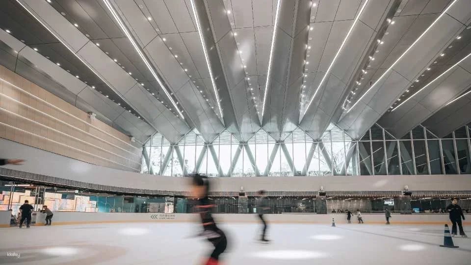 [KKday Exclusive 20% Off] Taipei｜Chung Tai Lo Life Aurora Ice Rink｜Skating Combo