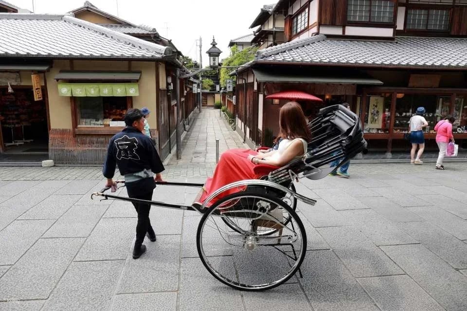 Kyoto Higashiyama Rickshaw Tour: Hōkan-ji Temple & Yasaka Shrine | Japan