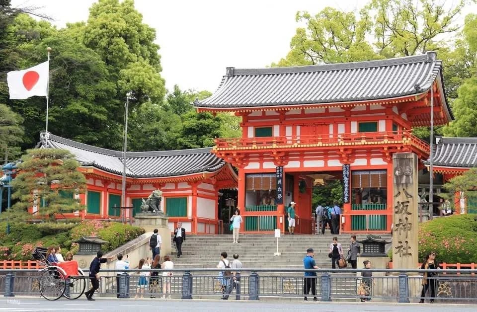 Kyoto Higashiyama Rickshaw Tour: Hōkan-ji Temple & Yasaka Shrine | Japan