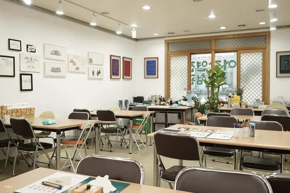 Yhlayuen Jeongak Academy: Stamp Name/Engraving Experience | Insadong