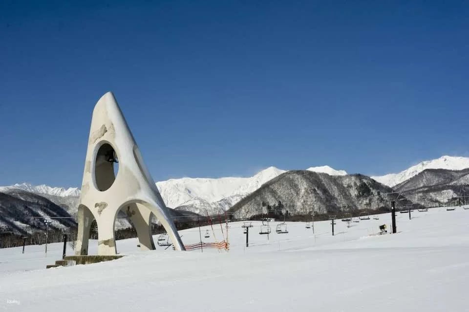 Tsugaike Sanso Resort in Nagano, Japan (Tigaike Plateau Ski Resort) Cable Car 1-Day Ticket & Ski Equipment & Clothing Rental