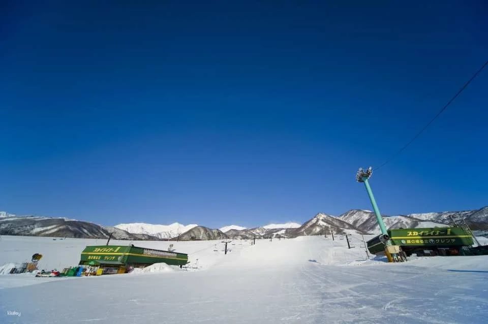 Tsugaike Sanso Resort in Nagano, Japan (Tigaike Plateau Ski Resort) Cable Car 1-Day Ticket & Ski Equipment & Clothing Rental