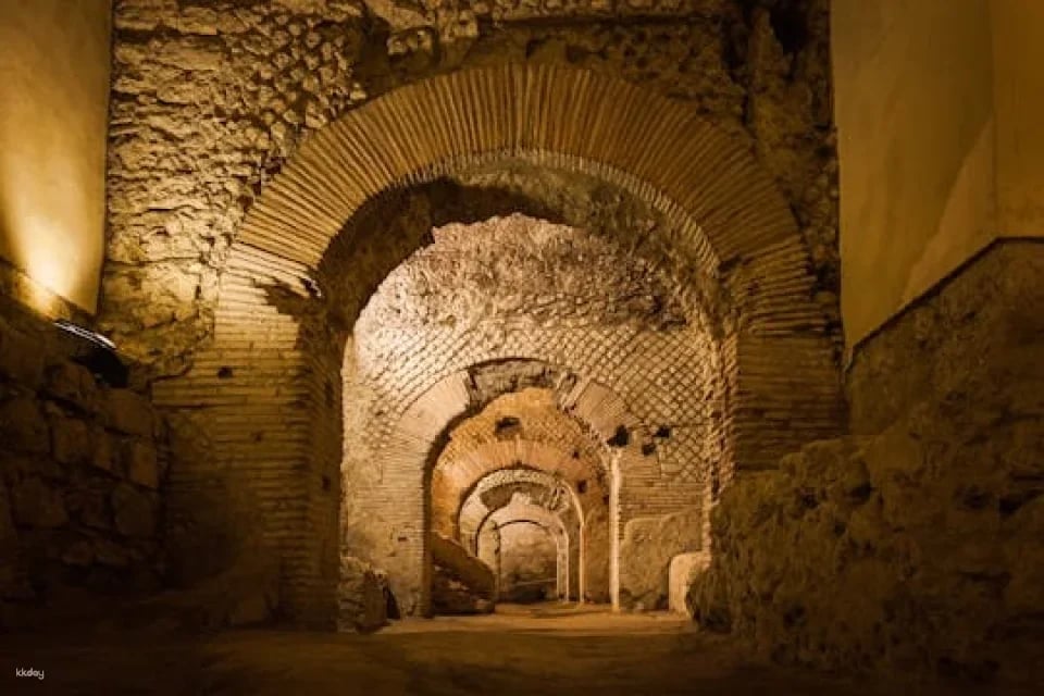 Naples city and underground tunnels tour with a local guide (265377)