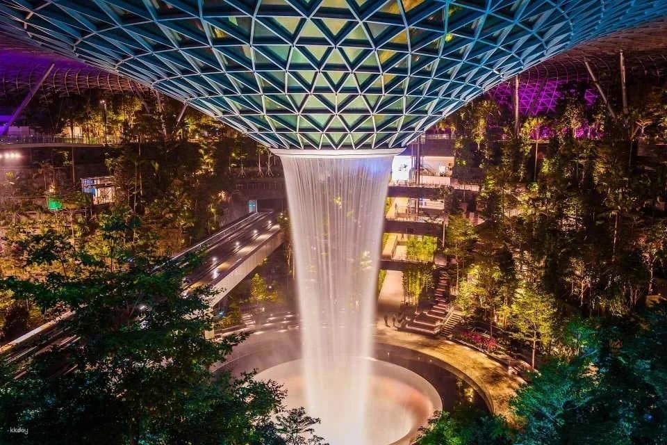 Jewel Changi Airport Attraction Tickets & Bundles: Canopy Park, Mastercard ® Canopy Bridge, Hedge Maze, Mirror Maze, Walking Net and Bouncing Net, Changi Studio | Singapore (38006)